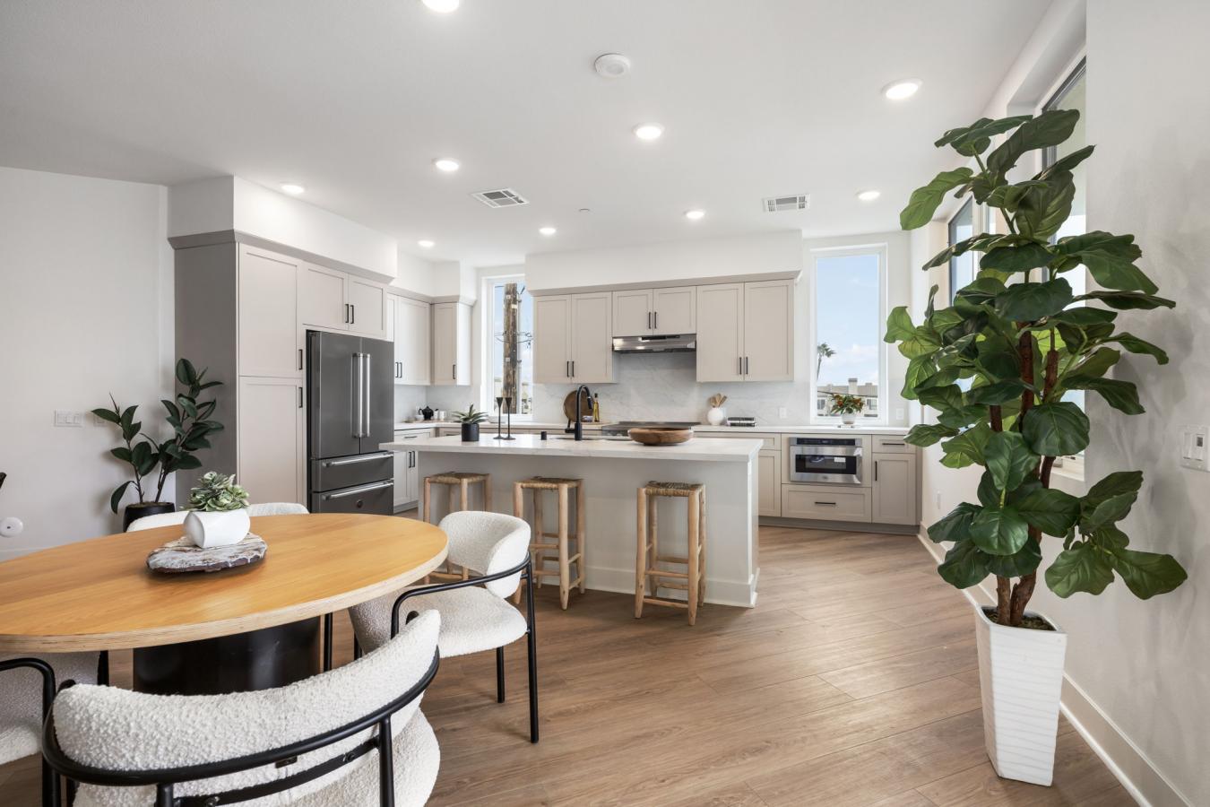 Huntington Beach, Orange, 92648, United States, 2 Bedrooms Bedrooms, ,2 BathroomsBathrooms,Residential,For Sale,2003711