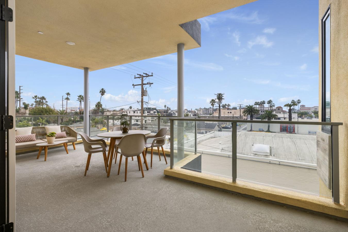 Huntington Beach, Orange, 92648, United States, 2 Bedrooms Bedrooms, ,2 BathroomsBathrooms,Residential,For Sale,2003711