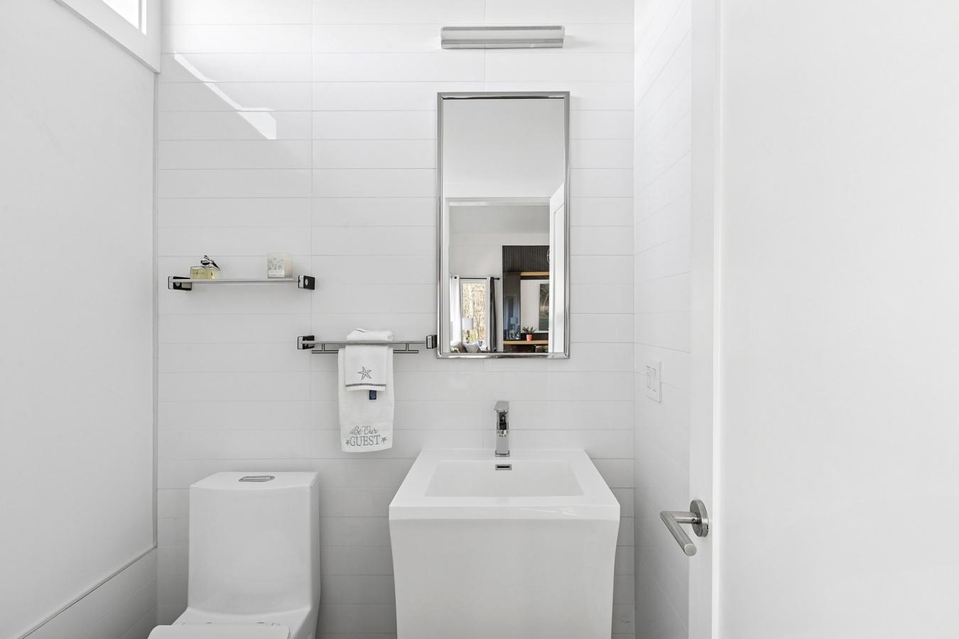 East Hampton, New York, 11937, United States, 5 Bedrooms Bedrooms, ,7 BathroomsBathrooms,Residential,For Sale,2003708