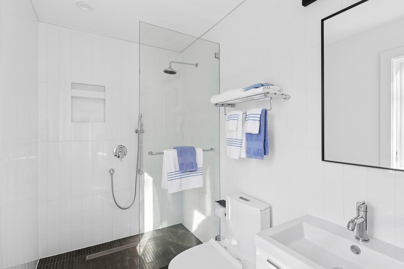 East Hampton, New York, 11937, United States, 5 Bedrooms Bedrooms, ,7 BathroomsBathrooms,Residential,For Sale,2003708