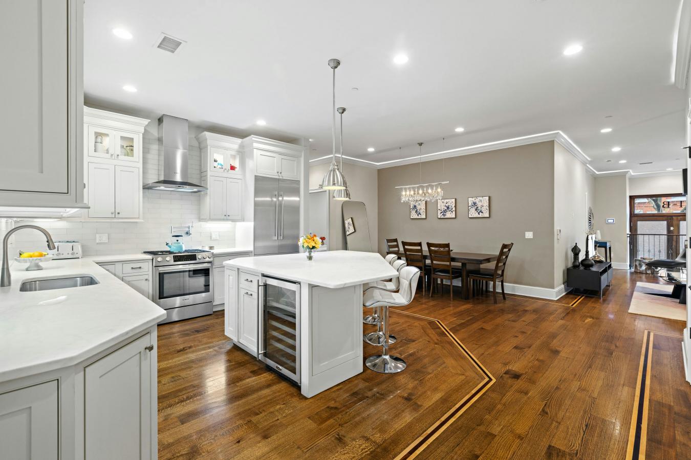 Jersey City Downtown, New Jersey, 07302, United States, 3 Bedrooms Bedrooms, ,2 BathroomsBathrooms,Residential,For Sale,2003706