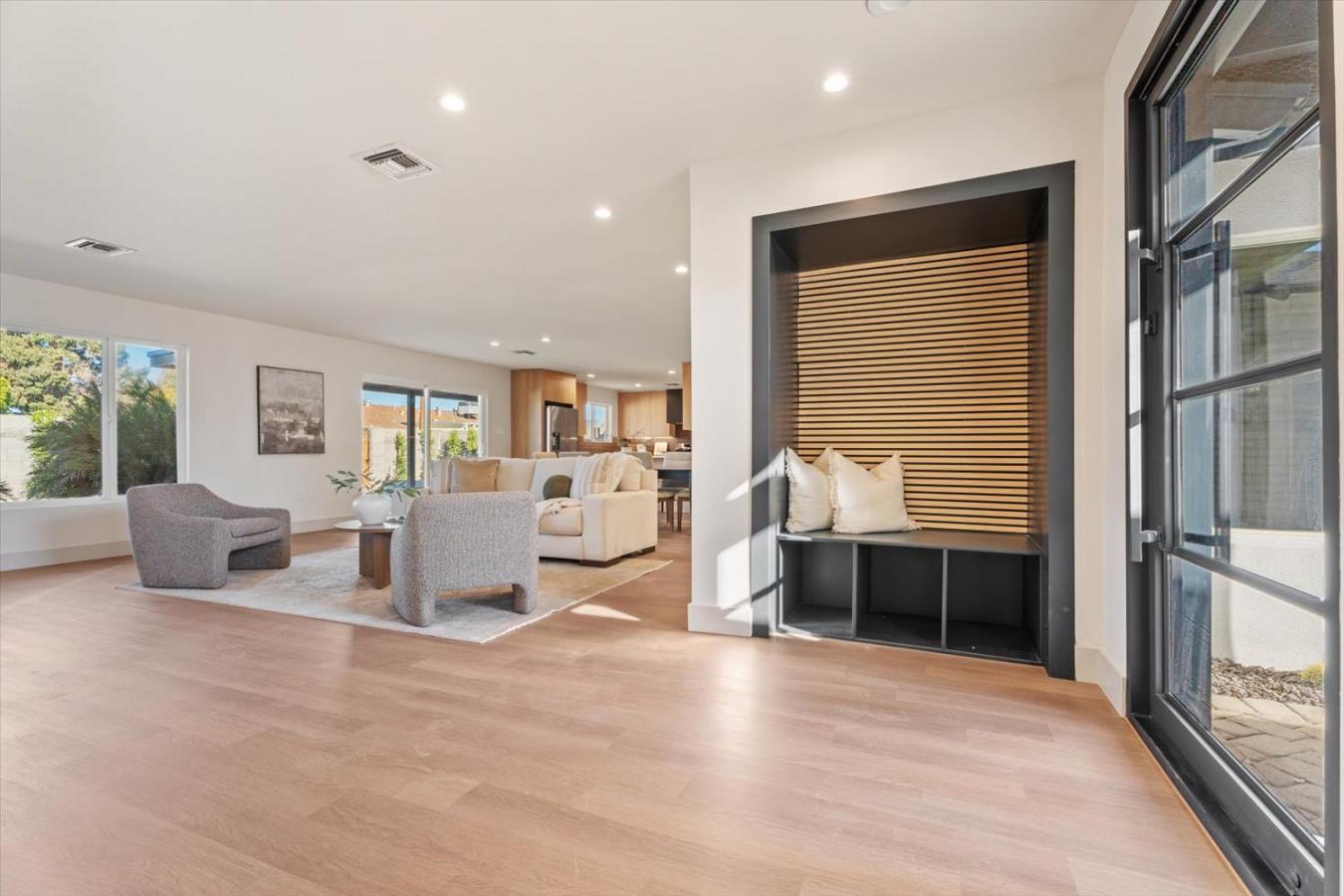 Scottsdale, Arizona, 85251, United States, 4 Bedrooms Bedrooms, ,3 BathroomsBathrooms,Residential,For Sale,2003702