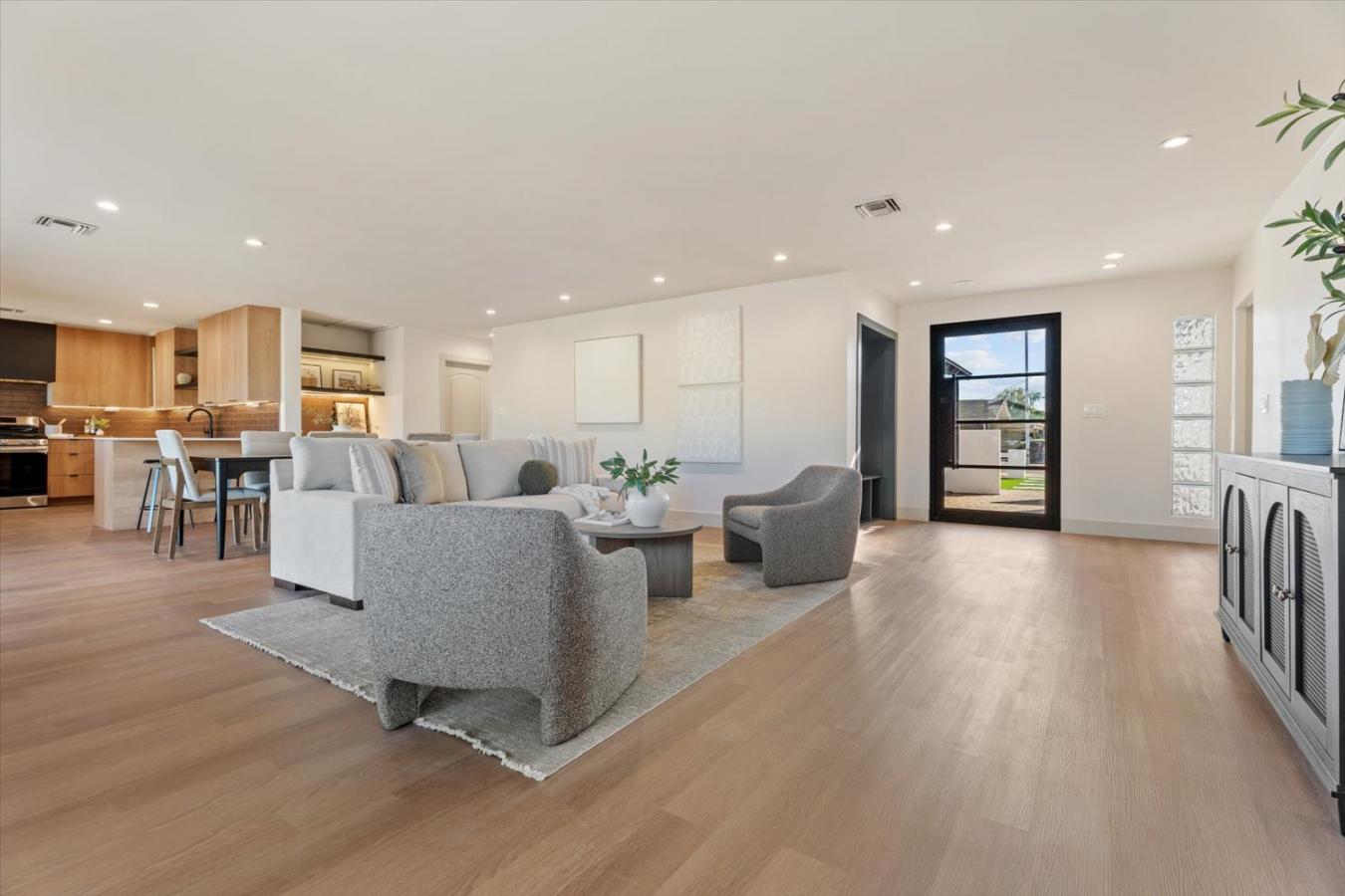 Scottsdale, Arizona, 85251, United States, 4 Bedrooms Bedrooms, ,3 BathroomsBathrooms,Residential,For Sale,2003702