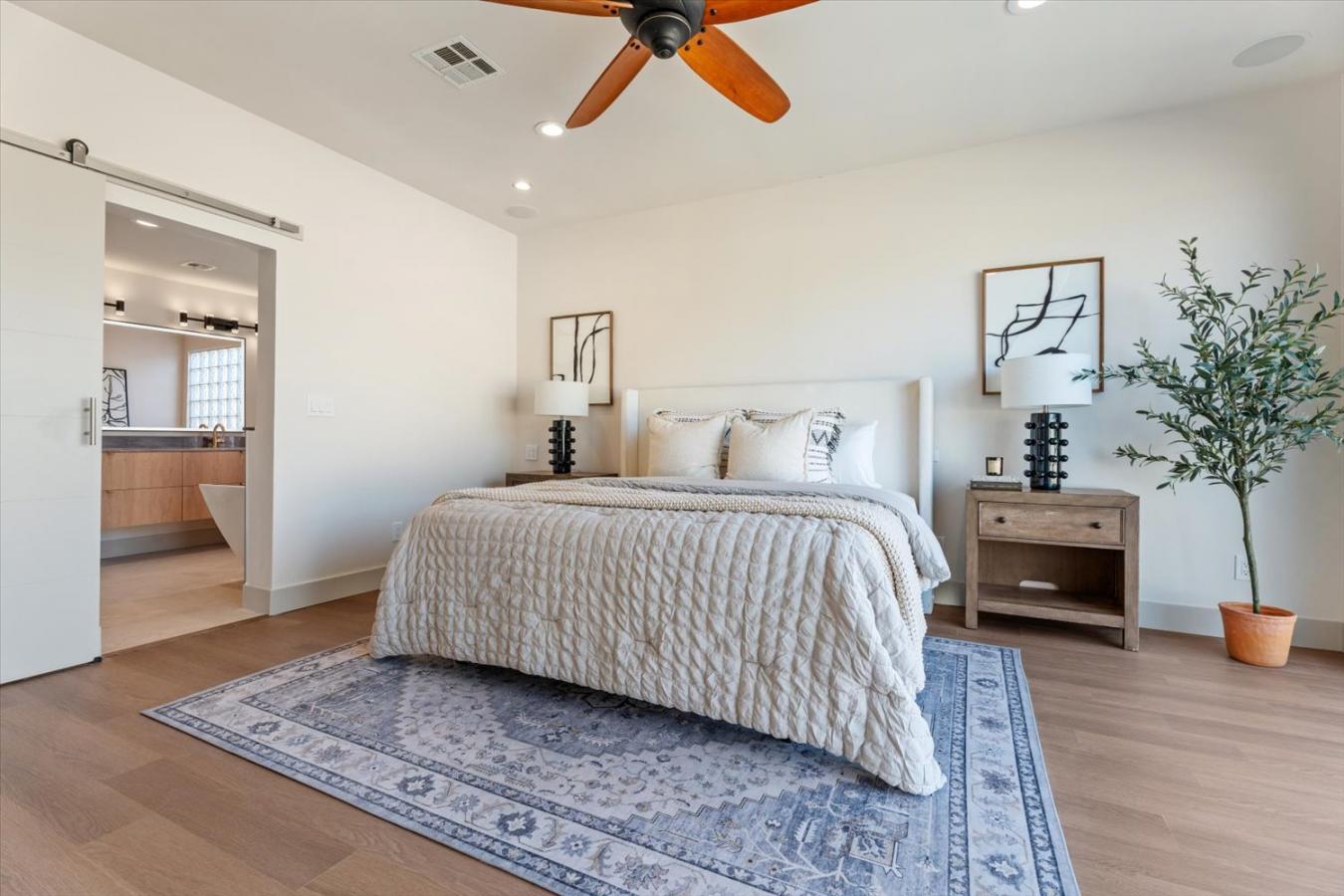 Scottsdale, Arizona, 85251, United States, 4 Bedrooms Bedrooms, ,3 BathroomsBathrooms,Residential,For Sale,2003702