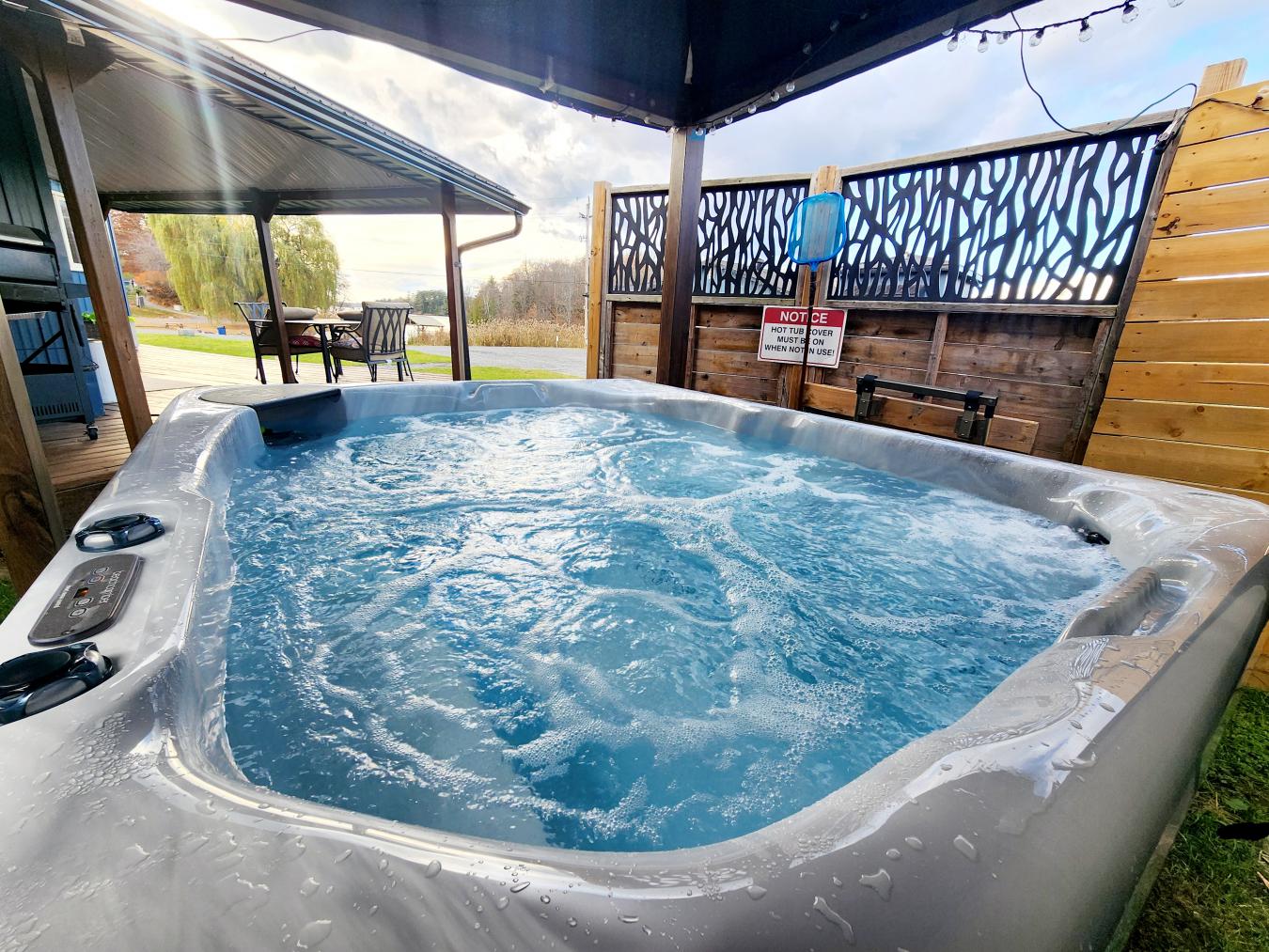 Seeley's Bay, Frontenac, K0H 2N0, Canada, ,Residential,For Sale,2003701