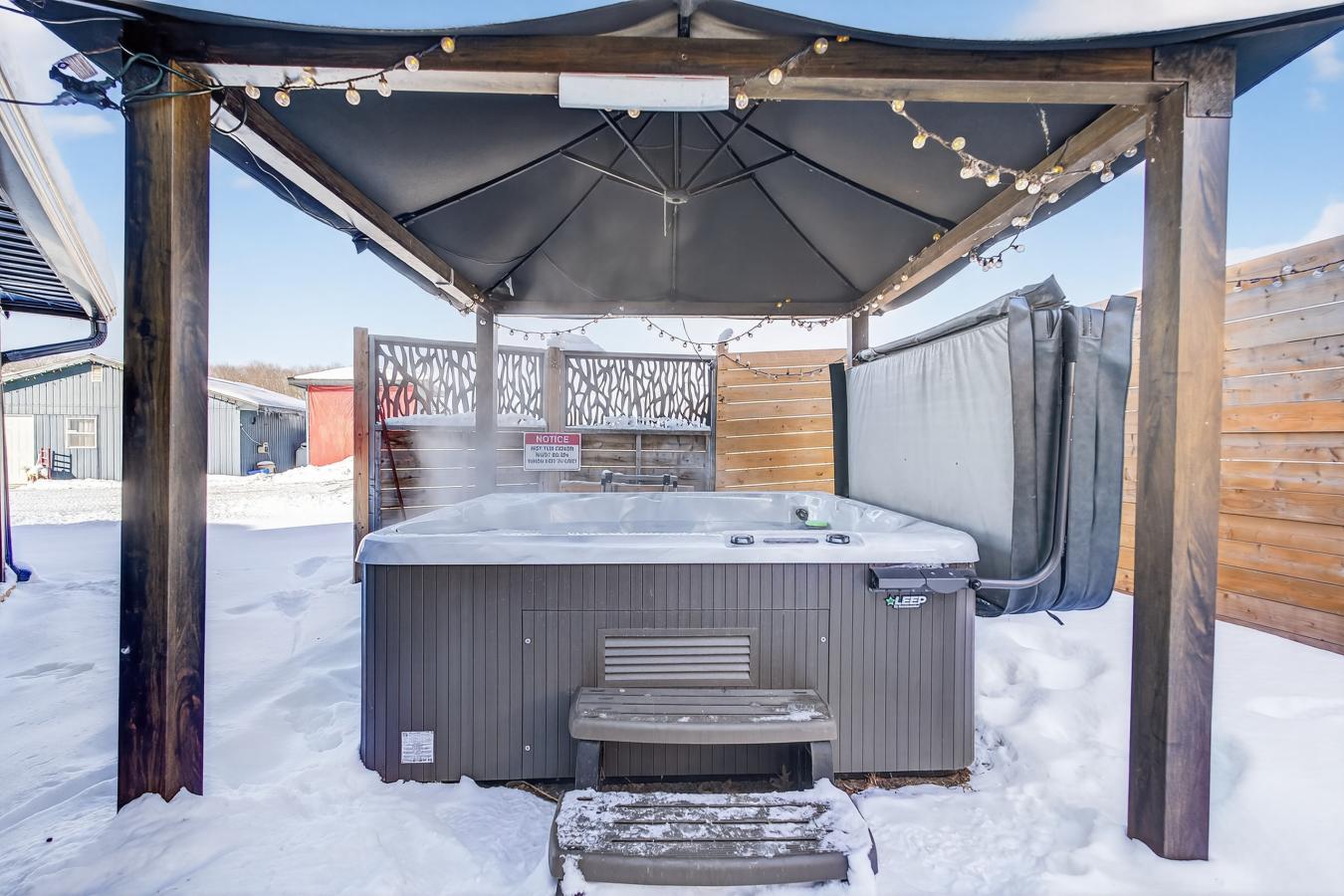 Seeley's Bay, Frontenac, K0H 2N0, Canada, ,Residential,For Sale,2003701