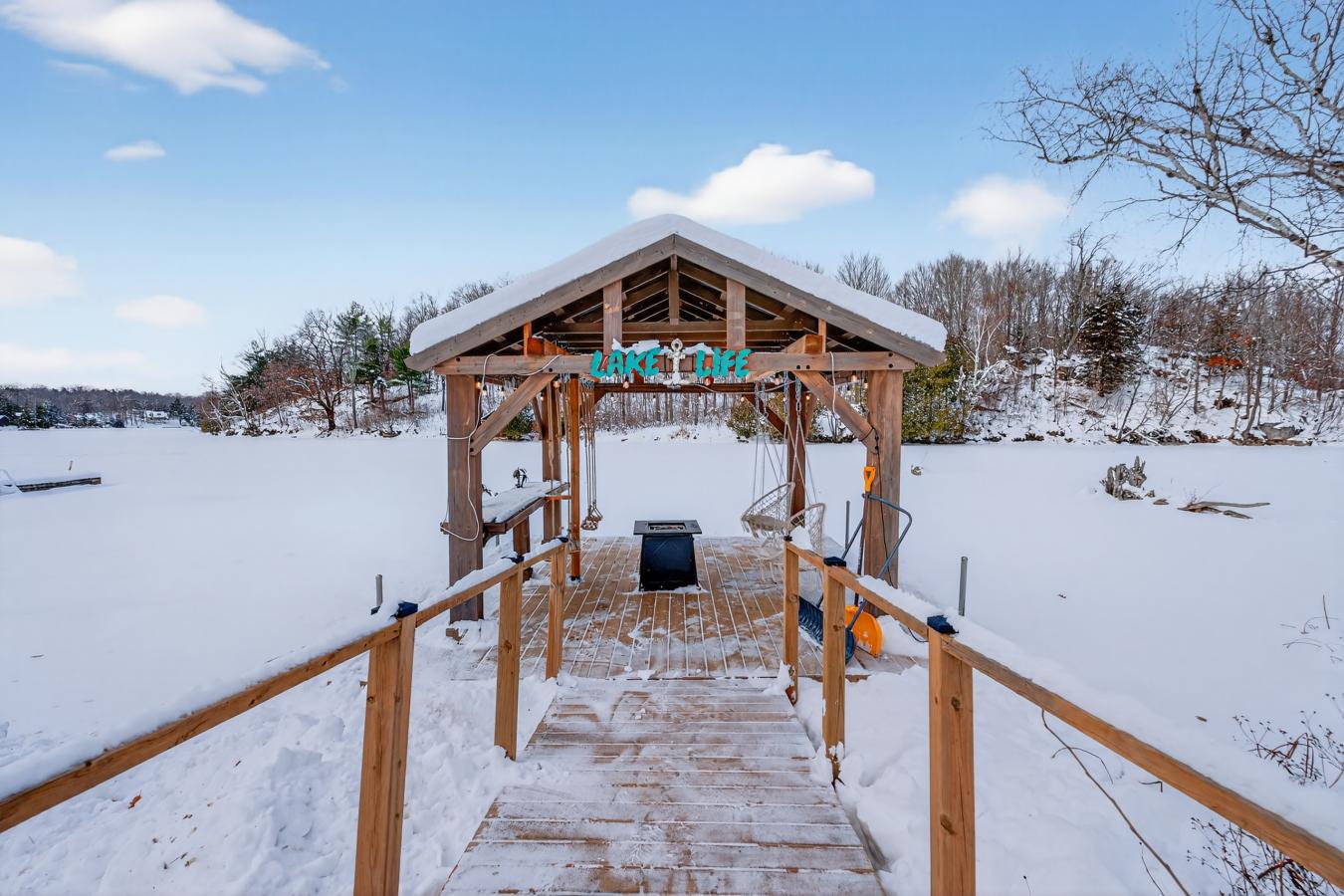 Seeley's Bay, Frontenac, K0H 2N0, Canada, ,Residential,For Sale,2003701