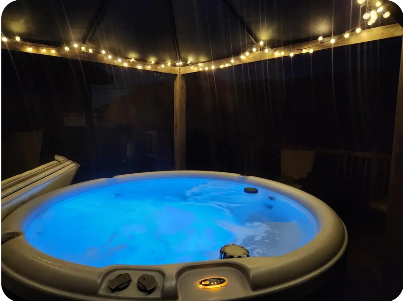 Seeley's Bay, Frontenac, K0H 2N0, Canada, ,Residential,For Sale,2003701