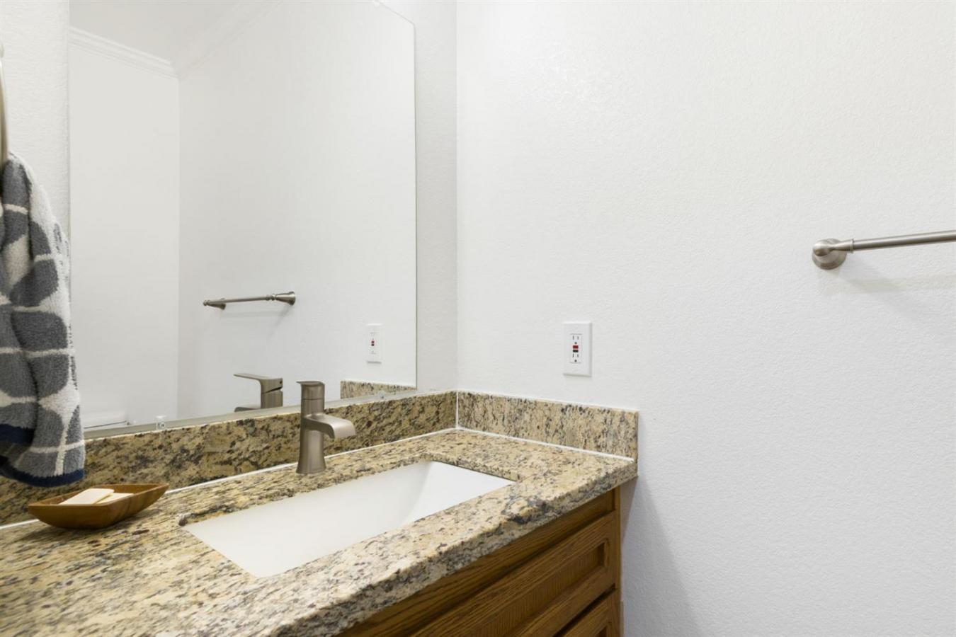5640 Verner Oak Court #2, Sacramento, Sacramento, 95841, United States, 2 Bedrooms Bedrooms, ,2 BathroomsBathrooms,Residential,For Sale,5640 Verner Oak Court #2,225152264