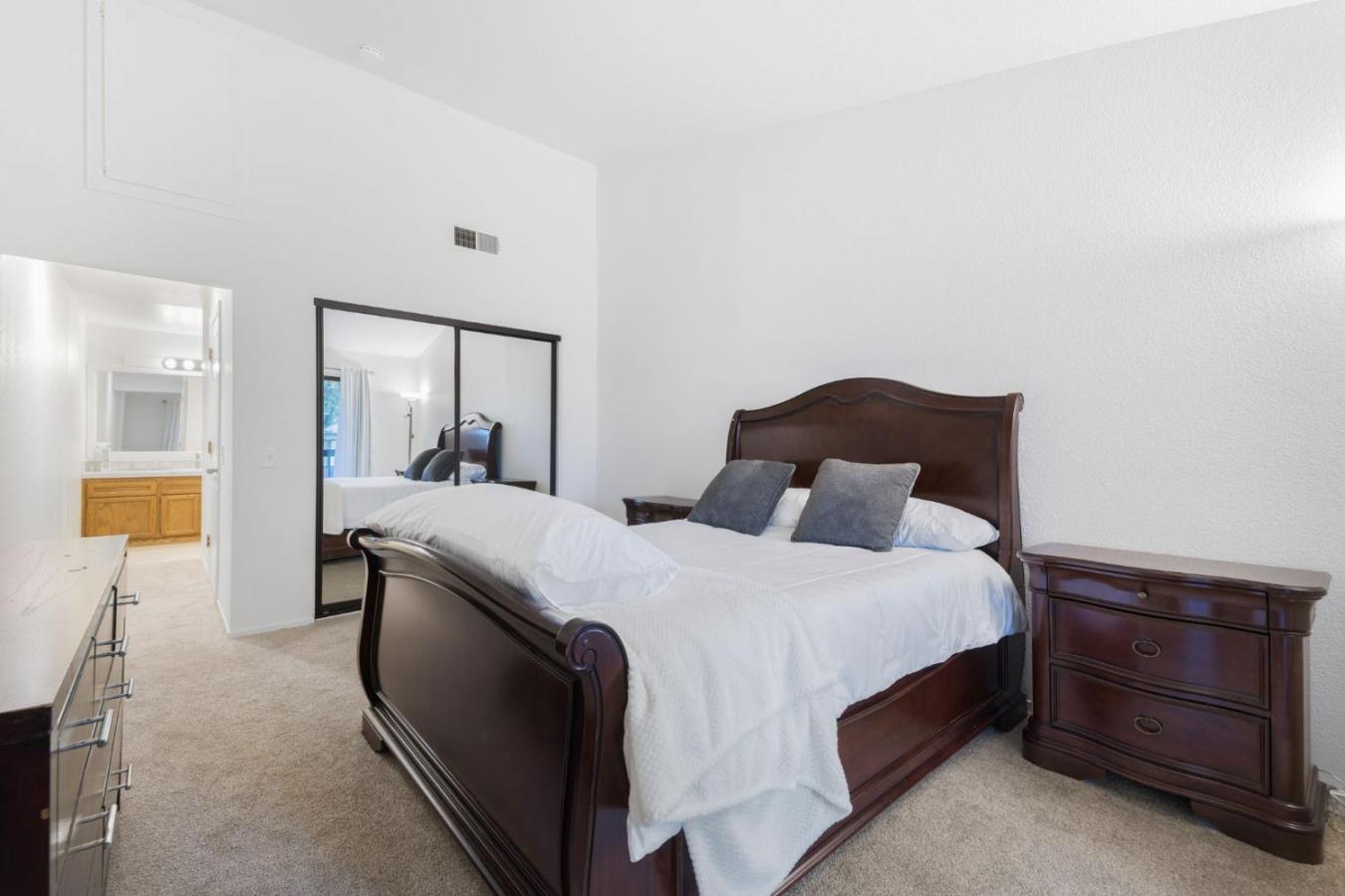 5640 Verner Oak Court #2, Sacramento, Sacramento, 95841, United States, 2 Bedrooms Bedrooms, ,2 BathroomsBathrooms,Residential,For Sale,5640 Verner Oak Court #2,225152264