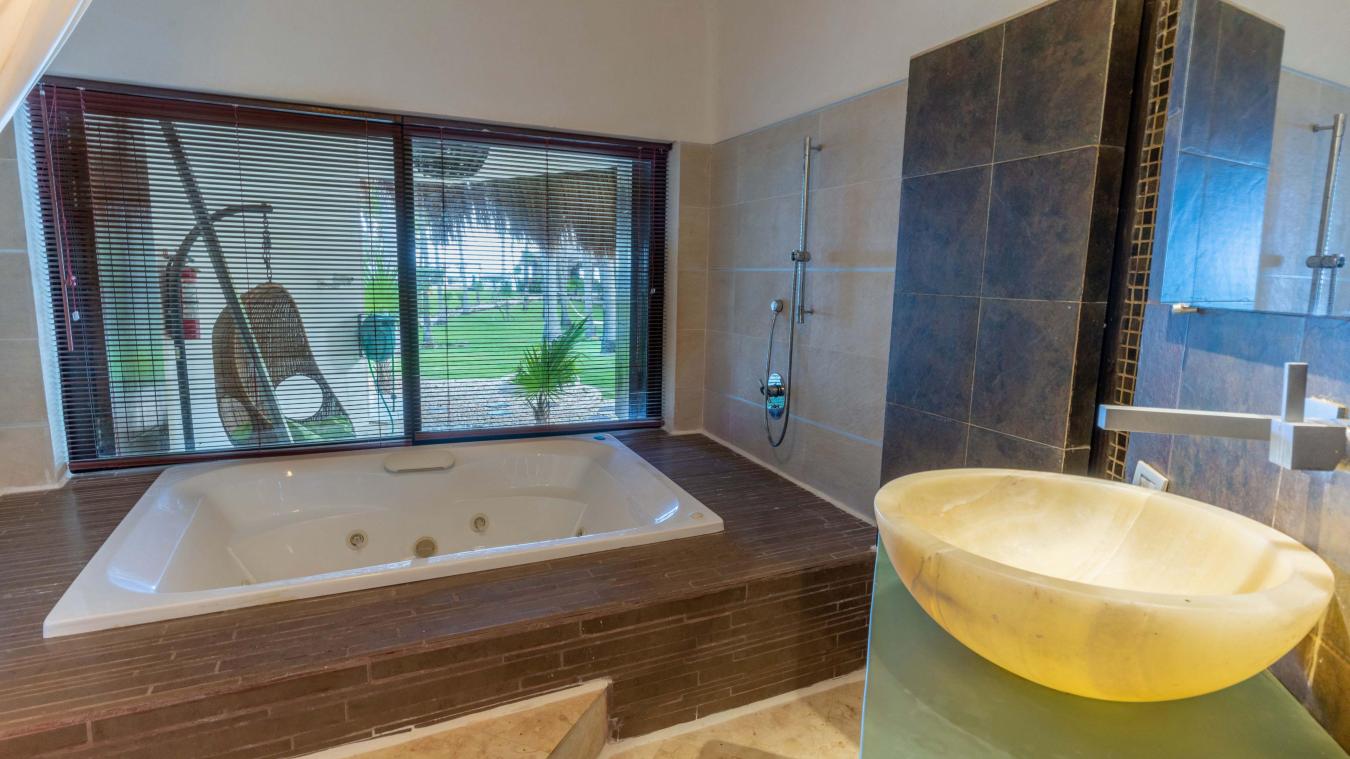 Puerto Morelos, Q.R., Mexico, 9 Bedrooms Bedrooms, ,6 BathroomsBathrooms,Residential,For Sale,2003694