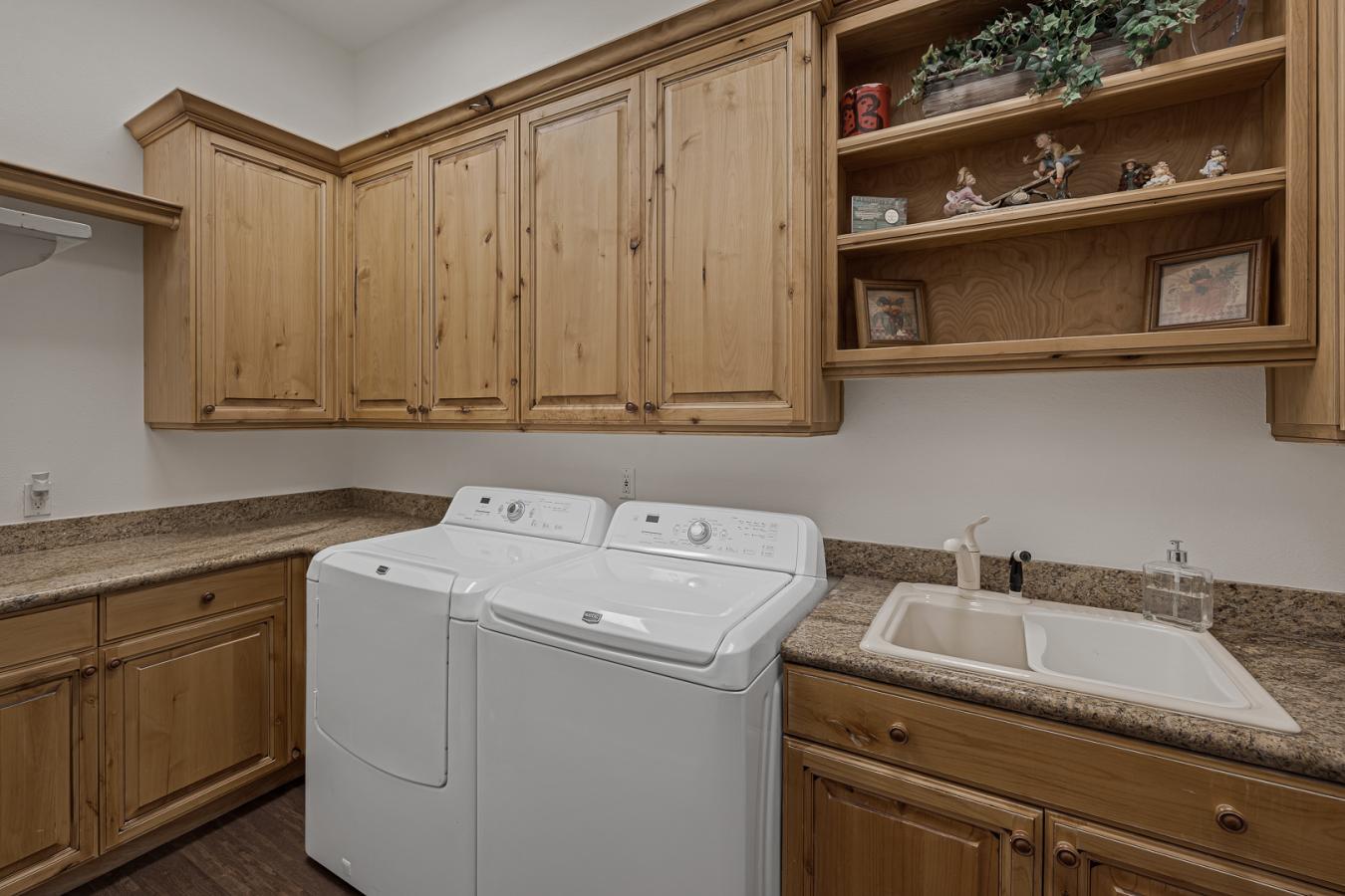 Las Vegas, Nevada, 89117, United States, 4 Bedrooms Bedrooms, ,2 BathroomsBathrooms,Residential,For Sale,2003692