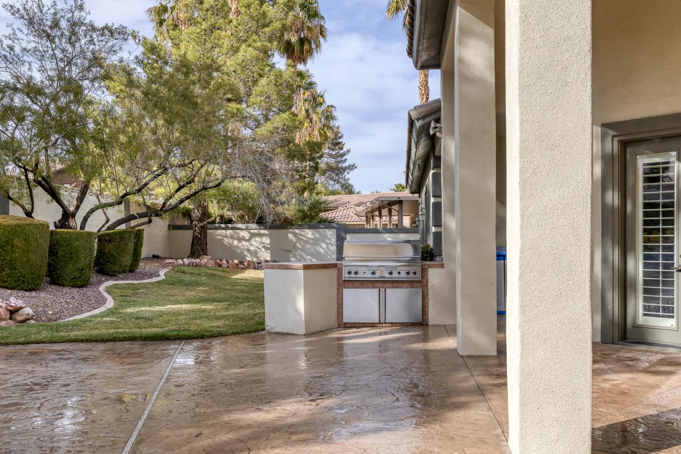 Las Vegas, Nevada, 89117, United States, 4 Bedrooms Bedrooms, ,2 BathroomsBathrooms,Residential,For Sale,2003692