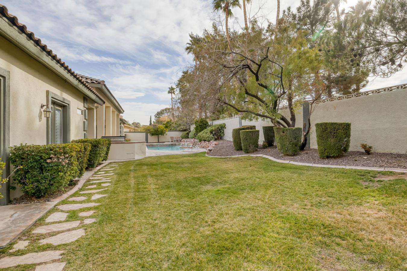 Las Vegas, Nevada, 89117, United States, 4 Bedrooms Bedrooms, ,2 BathroomsBathrooms,Residential,For Sale,2003692