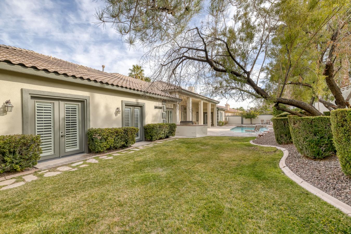 Las Vegas, Nevada, 89117, United States, 4 Bedrooms Bedrooms, ,2 BathroomsBathrooms,Residential,For Sale,2003692