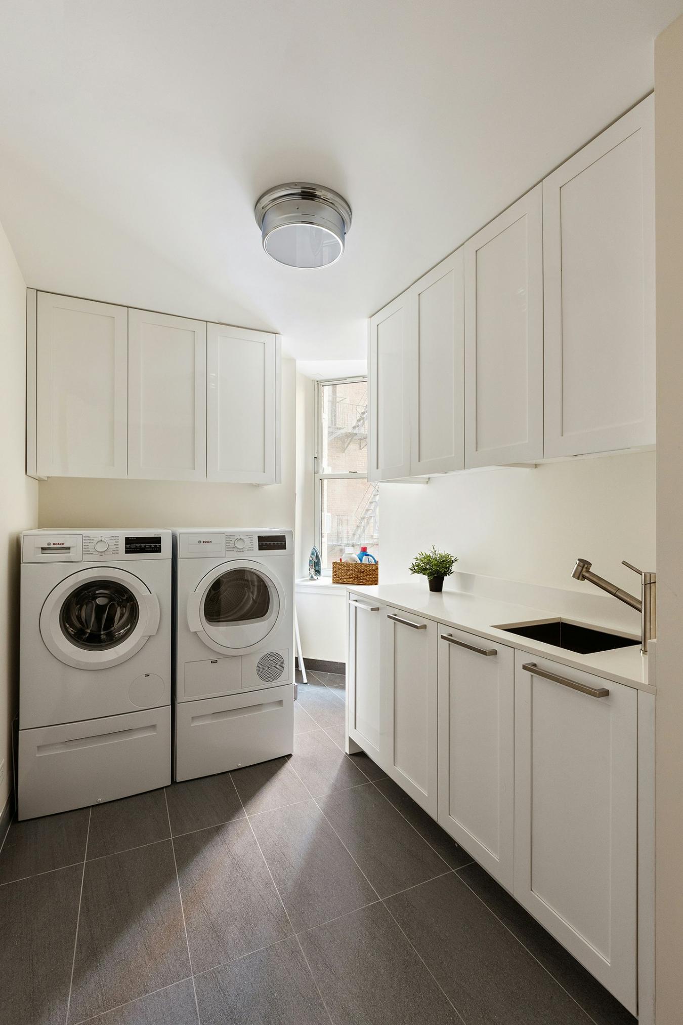 New York, New York, 10023, United States, 4 Bedrooms Bedrooms, ,4 BathroomsBathrooms,Residential,For Sale,2003687