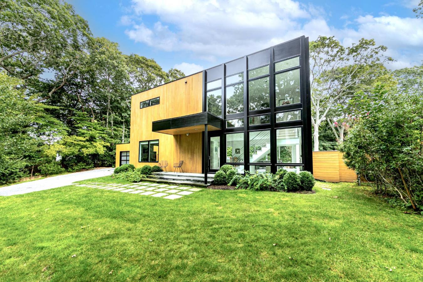 East Hampton, New York, 11937, United States, 4 Bedrooms Bedrooms, ,3 BathroomsBathrooms,Residential,For Sale,2003686