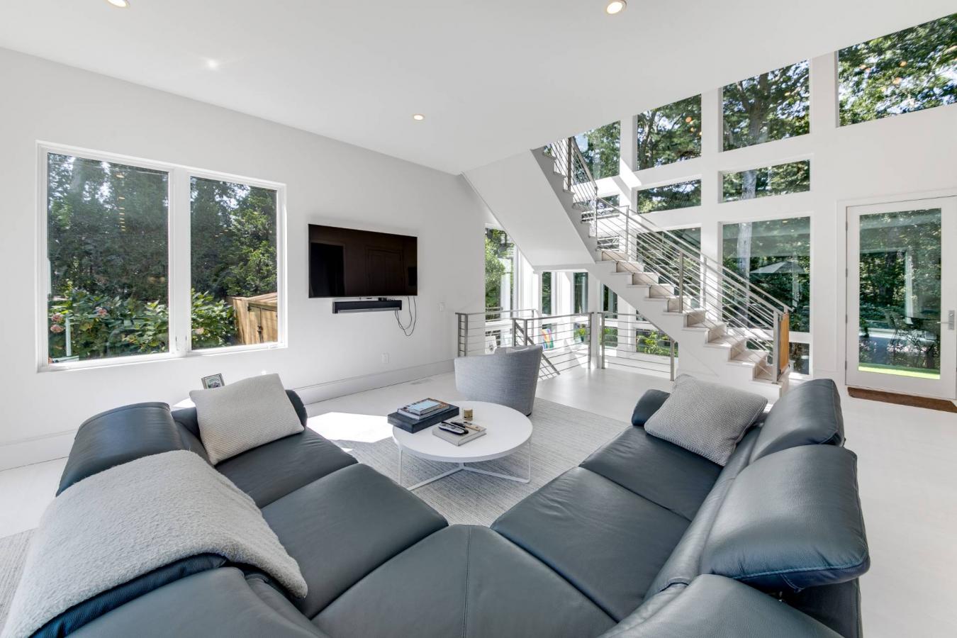 East Hampton, New York, 11937, United States, 4 Bedrooms Bedrooms, ,3 BathroomsBathrooms,Residential,For Sale,2003686