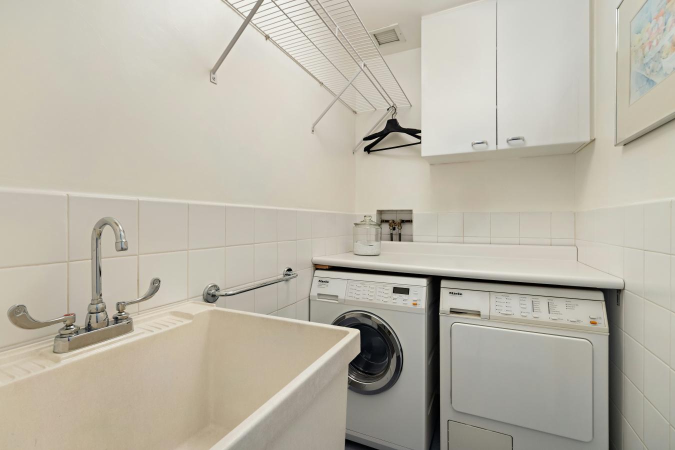 New York, New York, 10065, United States, 2 Bedrooms Bedrooms, ,2 BathroomsBathrooms,Residential,For Sale,2003683