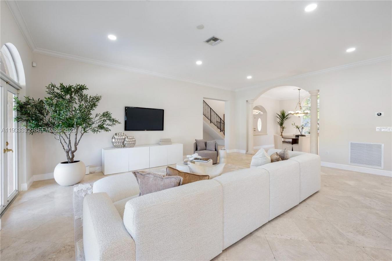 Coral Gables, Florida, 33156, United States, 5 Bedrooms Bedrooms, ,4 BathroomsBathrooms,Residential,For Sale,2003682