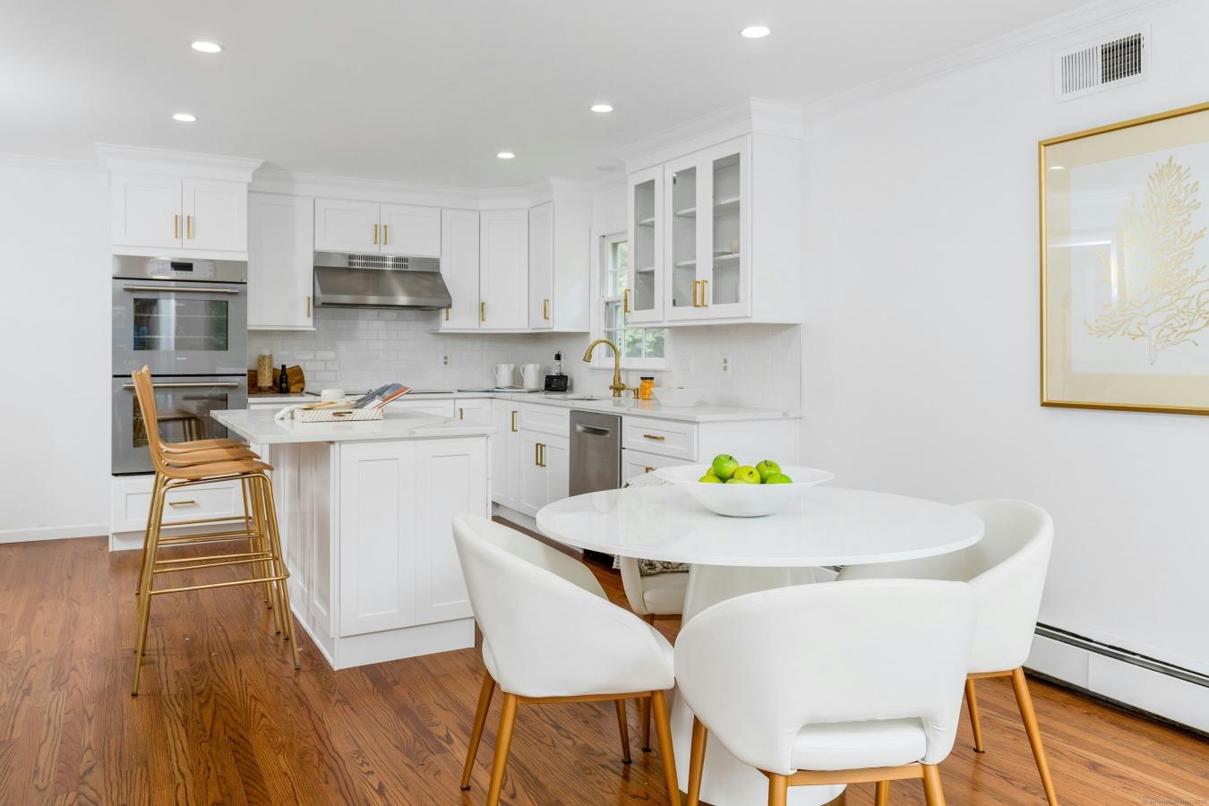 New Canaan, Connecticut, 06840, United States, 5 Bedrooms Bedrooms, ,3 BathroomsBathrooms,Residential,For Sale,2003681