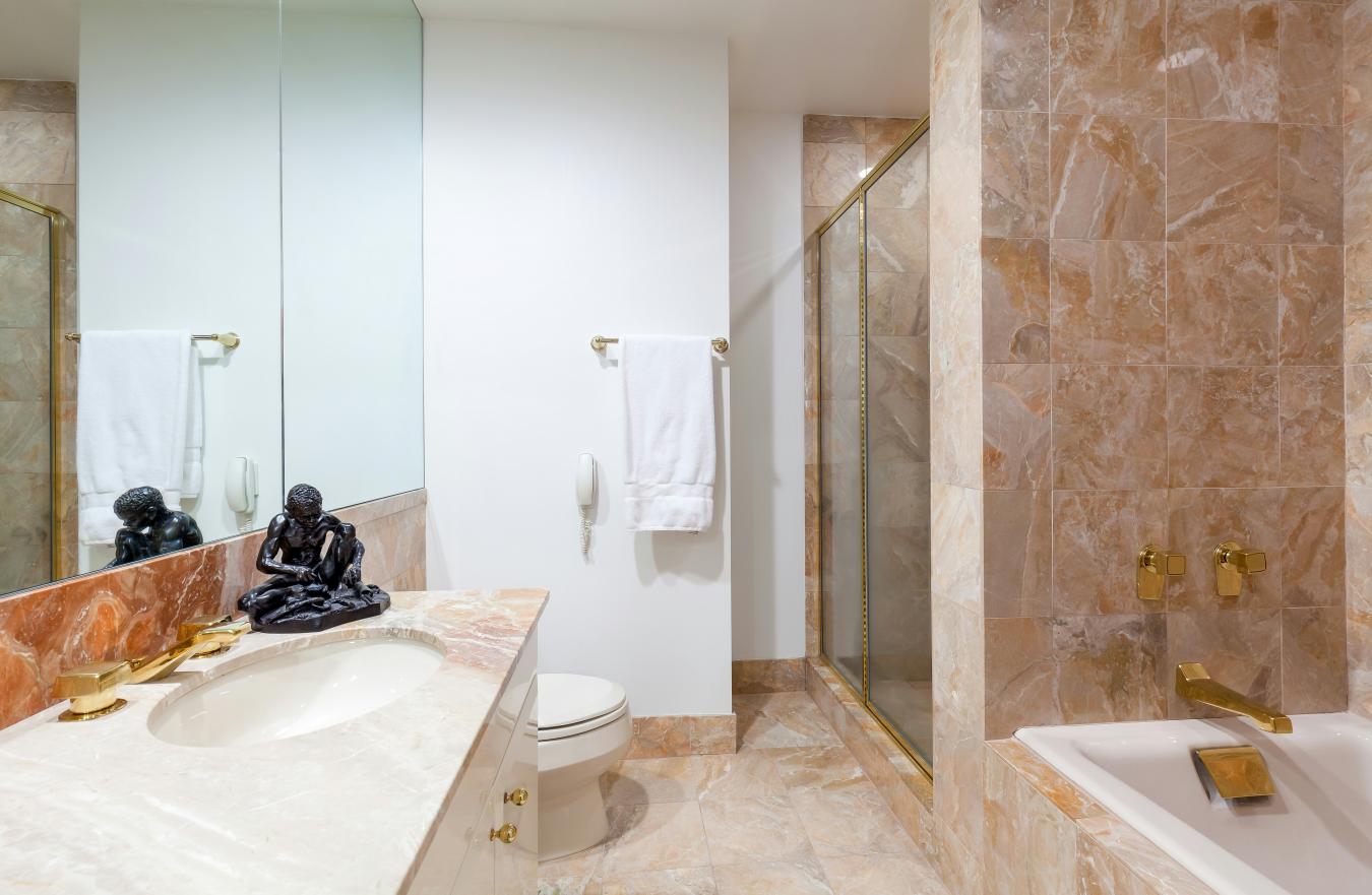 New York, New York, 10017, United States, 3 Bedrooms Bedrooms, ,2 BathroomsBathrooms,Residential,For Sale,2003677