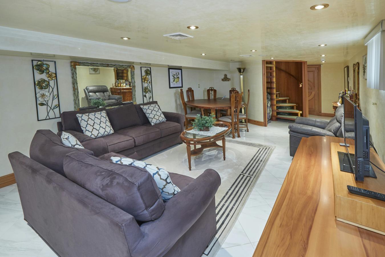 Dyker Heights, New York, 11228, United States, 3 Bedrooms Bedrooms, ,2 BathroomsBathrooms,Residential,For Sale,2003675