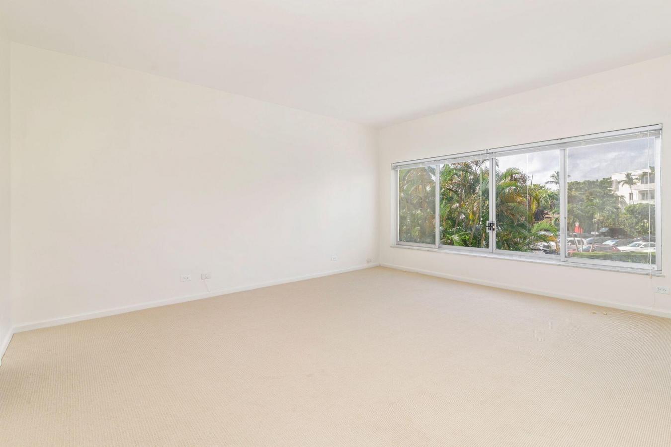 Palm Beach, Florida, 33480, United States, 2 Bedrooms Bedrooms, ,2 BathroomsBathrooms,Residential,For Sale,2003674