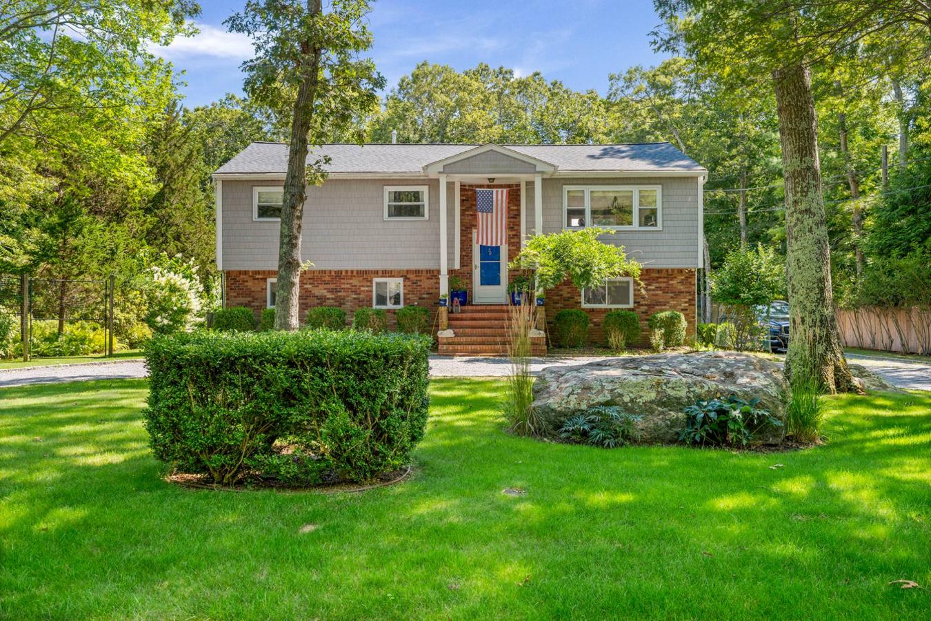 Springs, New York, 11937, United States, 4 Bedrooms Bedrooms, ,2 BathroomsBathrooms,Residential,For Sale,2003673