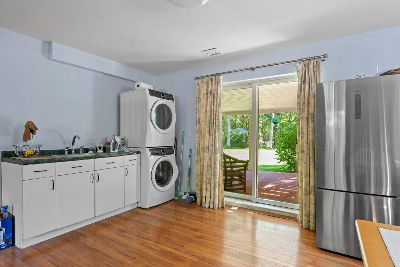 Springs, New York, 11937, United States, 4 Bedrooms Bedrooms, ,2 BathroomsBathrooms,Residential,For Sale,2003673