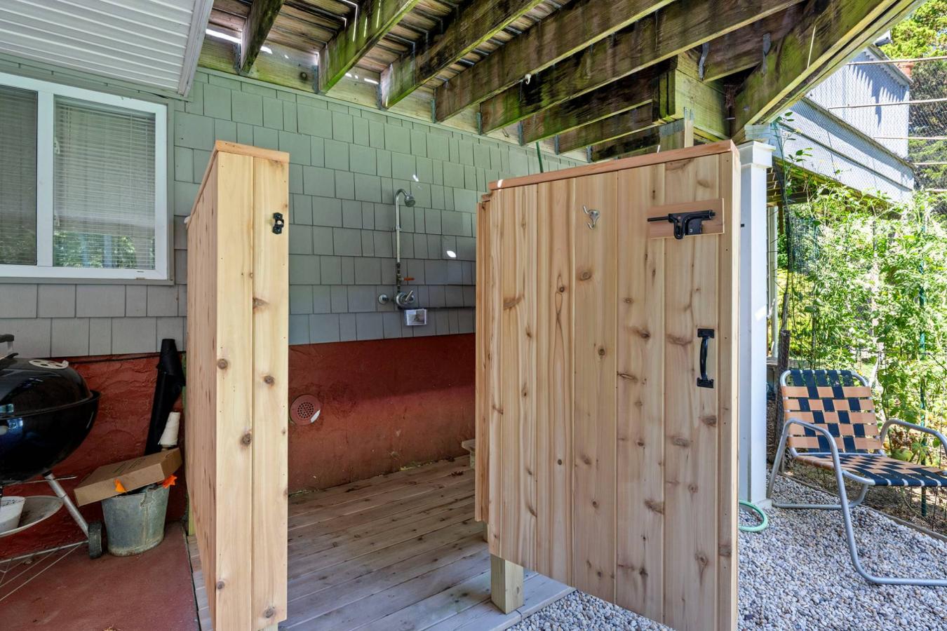 Springs, New York, 11937, United States, 4 Bedrooms Bedrooms, ,2 BathroomsBathrooms,Residential,For Sale,2003673