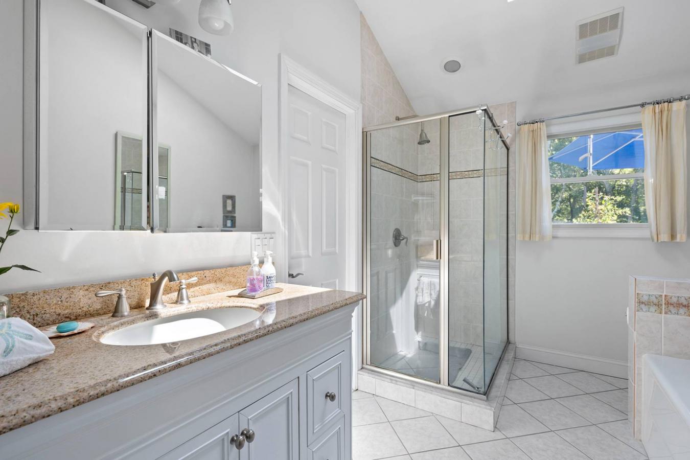 Springs, New York, 11937, United States, 4 Bedrooms Bedrooms, ,2 BathroomsBathrooms,Residential,For Sale,2003673