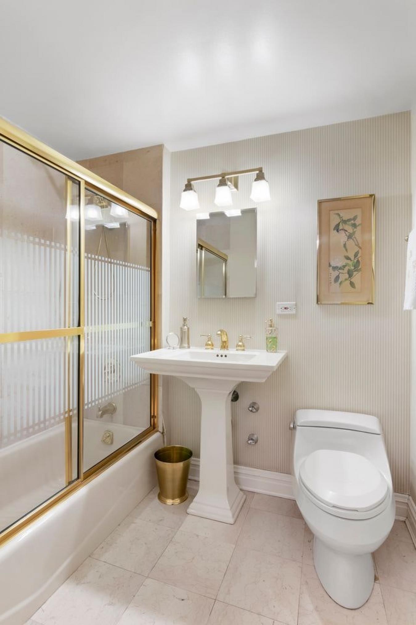 New York, New York, 10022, United States, 2 Bedrooms Bedrooms, ,2 BathroomsBathrooms,Residential,For Sale,2003669