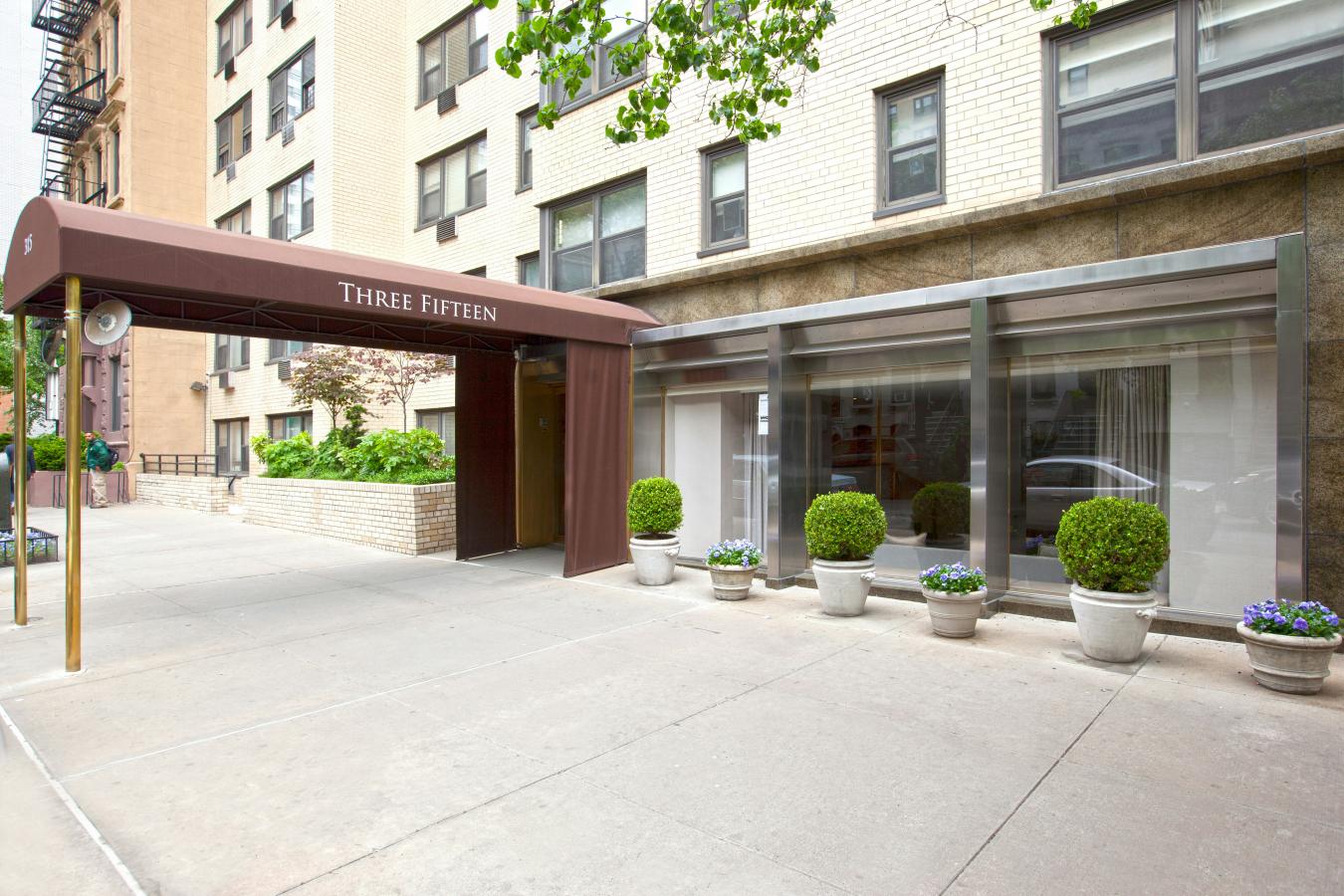 New York, New York, 10021, United States, 2 Bedrooms Bedrooms, ,2 BathroomsBathrooms,Residential,For Sale,2003668