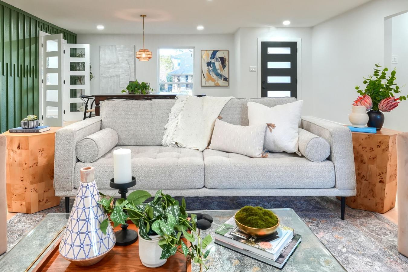 Dallas, Dallas, 75248, United States, 4 Bedrooms Bedrooms, ,3 BathroomsBathrooms,Residential,For Sale,2003657