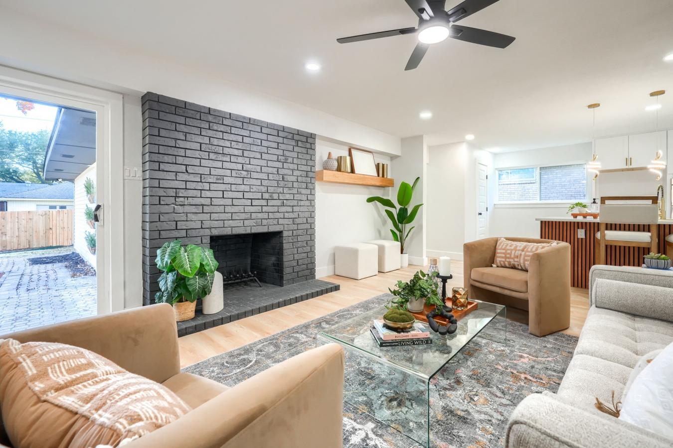 Dallas, Dallas, 75248, United States, 4 Bedrooms Bedrooms, ,3 BathroomsBathrooms,Residential,For Sale,2003657