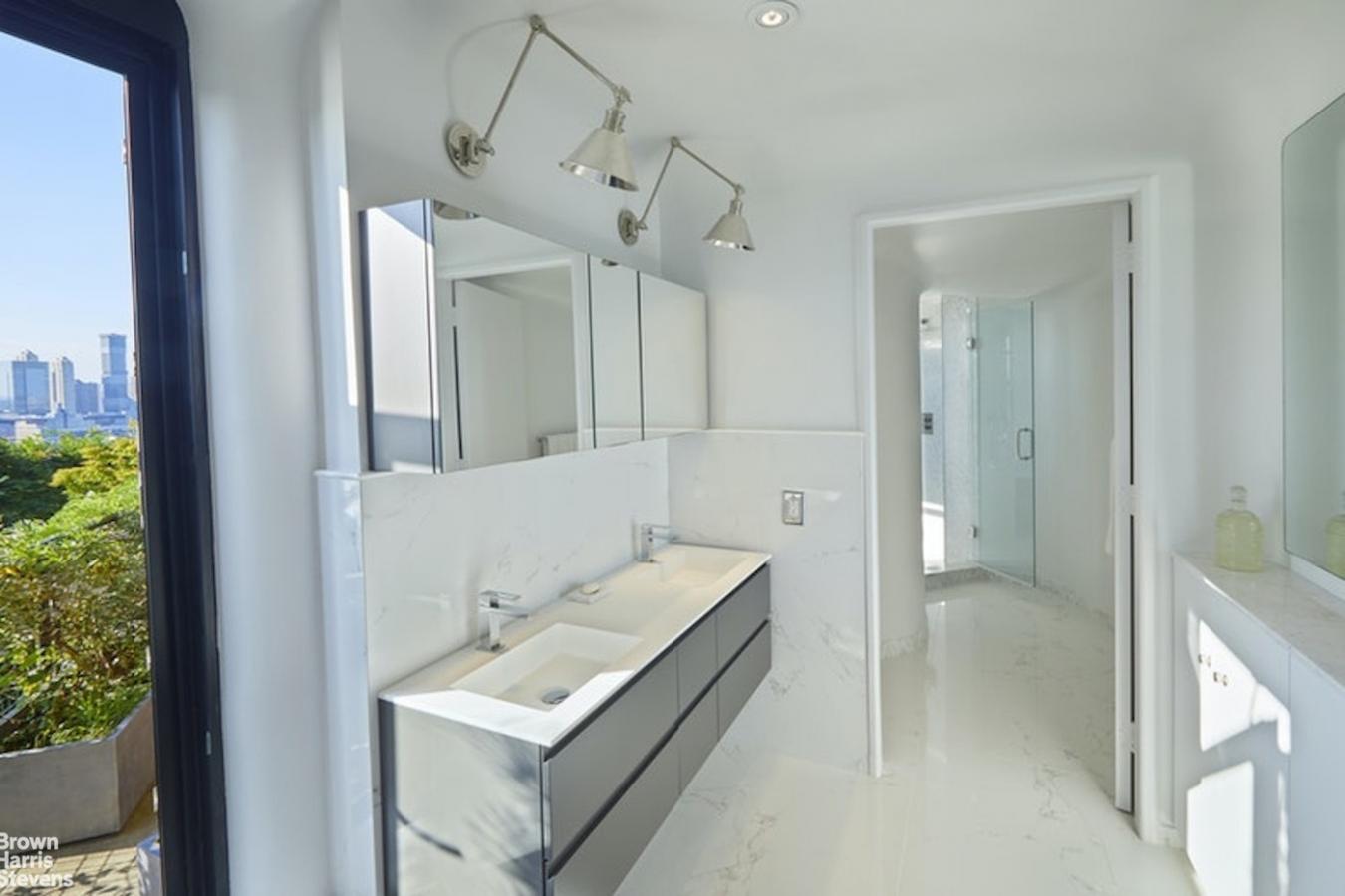 Battery Park City, New York, 10280, United States, 5 Bedrooms Bedrooms, ,3 BathroomsBathrooms,Residential,For Sale,2003655