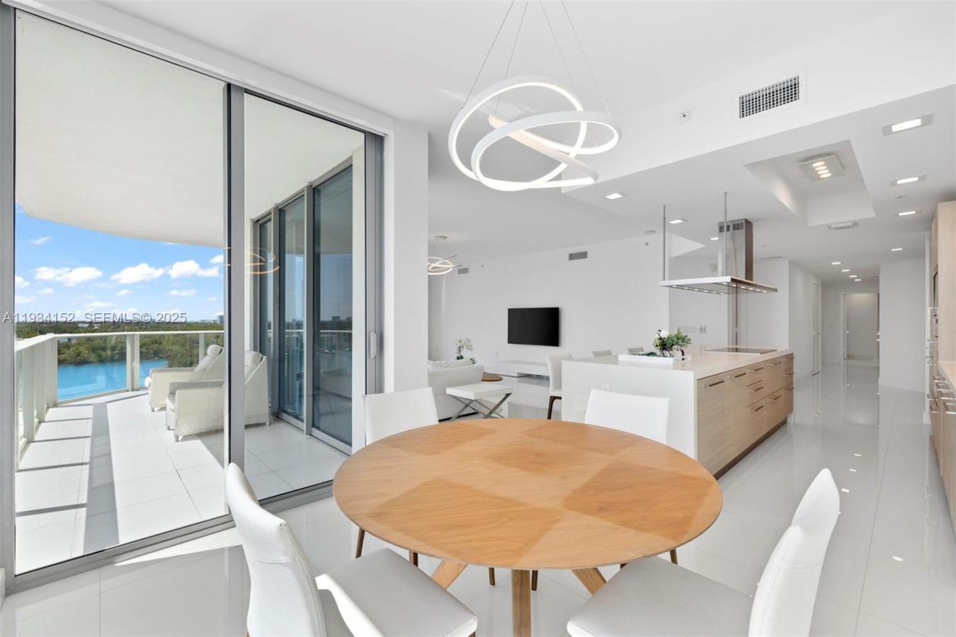 North Miami Beach, Florida, 33160, United States, 3 Bedrooms Bedrooms, ,3 BathroomsBathrooms,Residential,For Sale,2003653