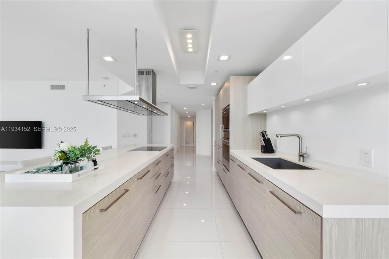 North Miami Beach, Florida, 33160, United States, 3 Bedrooms Bedrooms, ,3 BathroomsBathrooms,Residential,For Sale,2003653