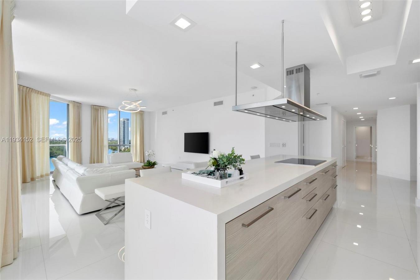 North Miami Beach, Florida, 33160, United States, 3 Bedrooms Bedrooms, ,3 BathroomsBathrooms,Residential,For Sale,2003653