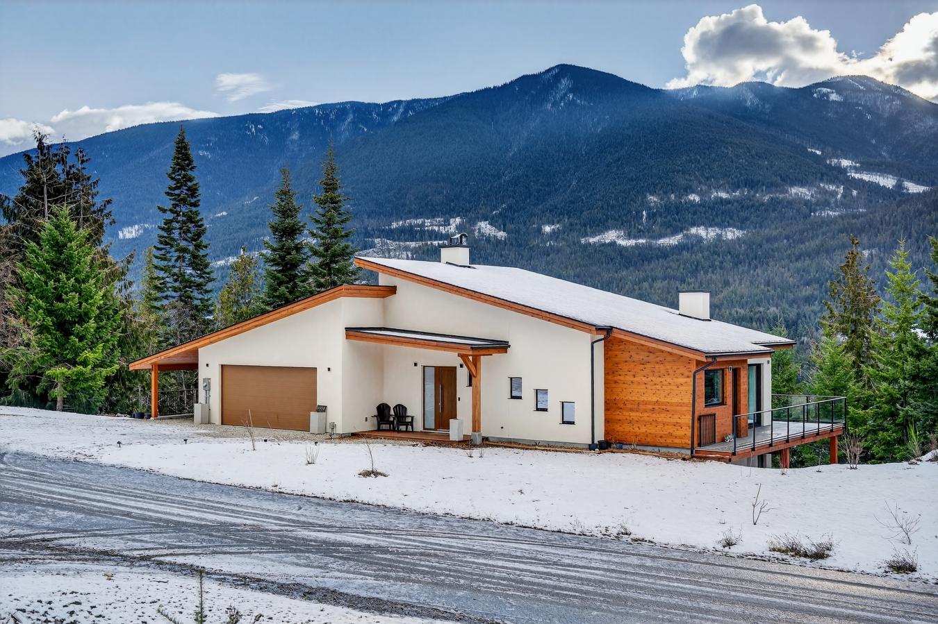 Nelson, BC, V1L 6W6, Canada, 4 Bedrooms Bedrooms, ,4 BathroomsBathrooms,Residential,For Sale,2003651