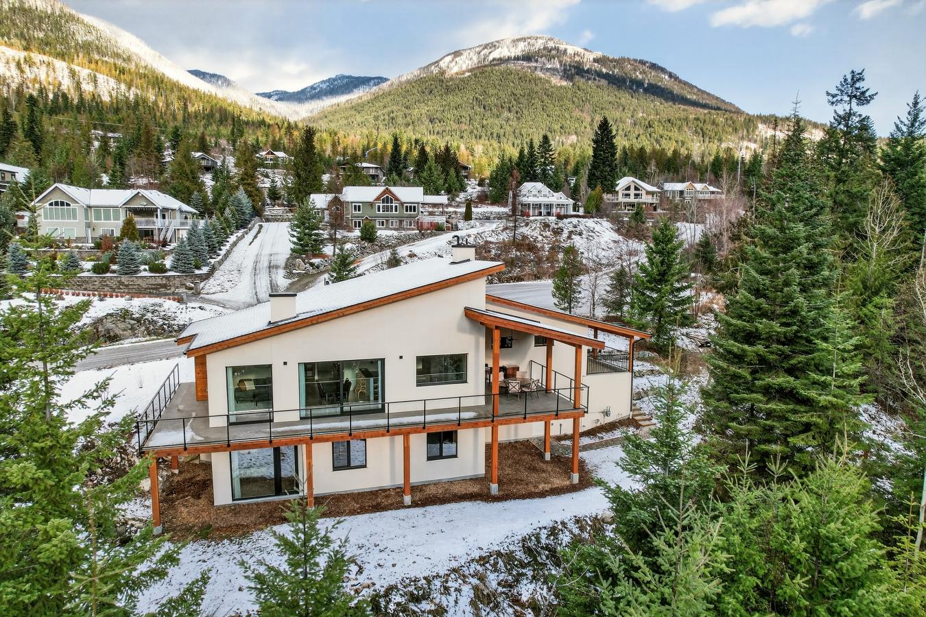 Nelson, BC, V1L 6W6, Canada, 4 Bedrooms Bedrooms, ,4 BathroomsBathrooms,Residential,For Sale,2003651