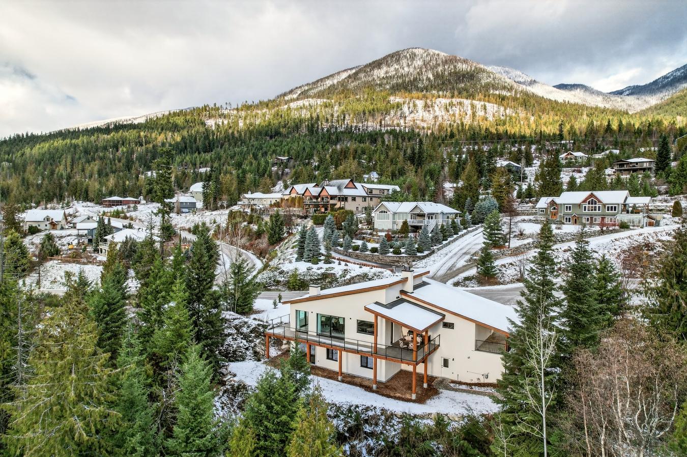 Nelson, BC, V1L 6W6, Canada, 4 Bedrooms Bedrooms, ,4 BathroomsBathrooms,Residential,For Sale,2003651