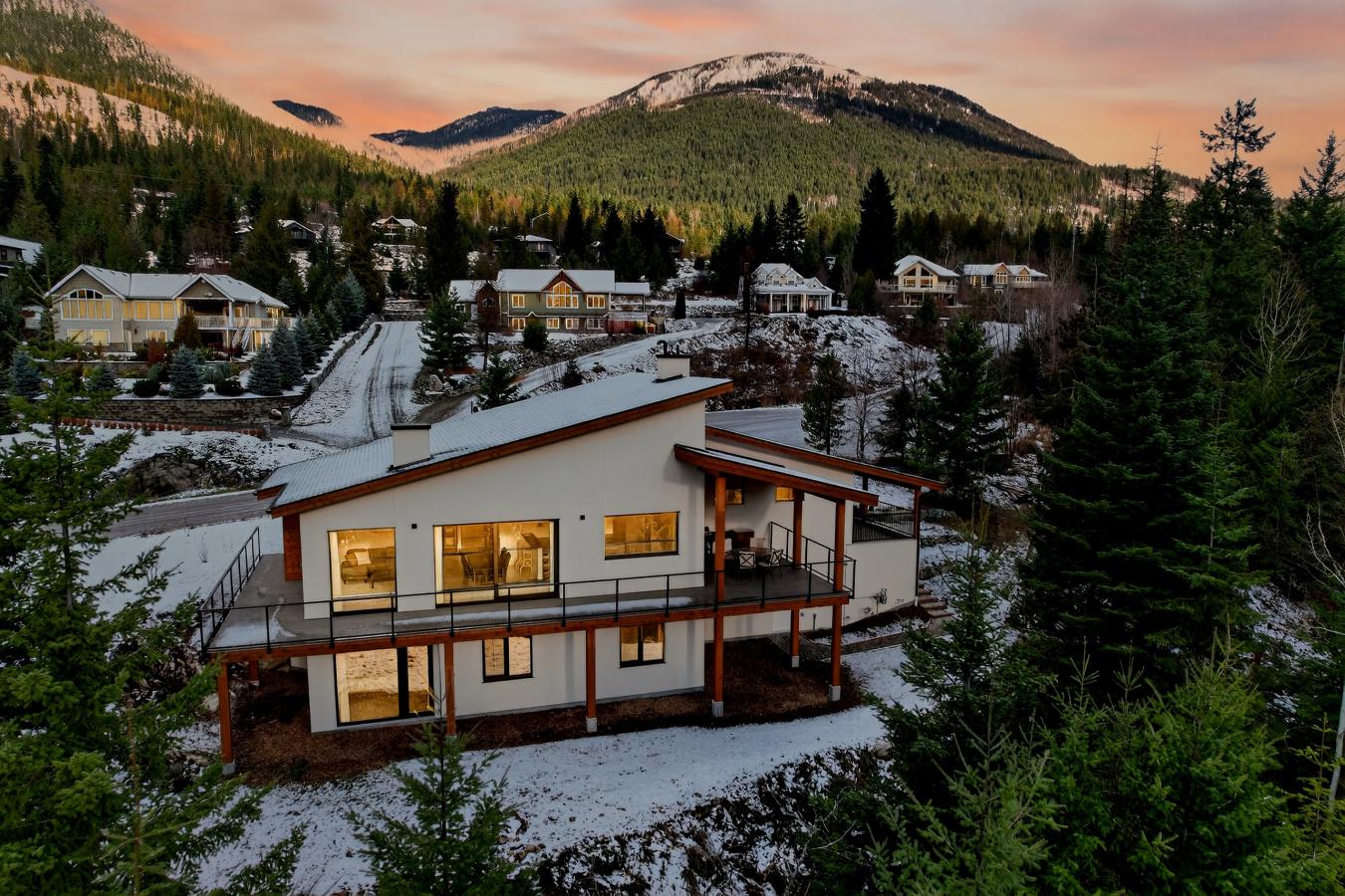 Nelson, BC, V1L 6W6, Canada, 4 Bedrooms Bedrooms, ,4 BathroomsBathrooms,Residential,For Sale,2003651