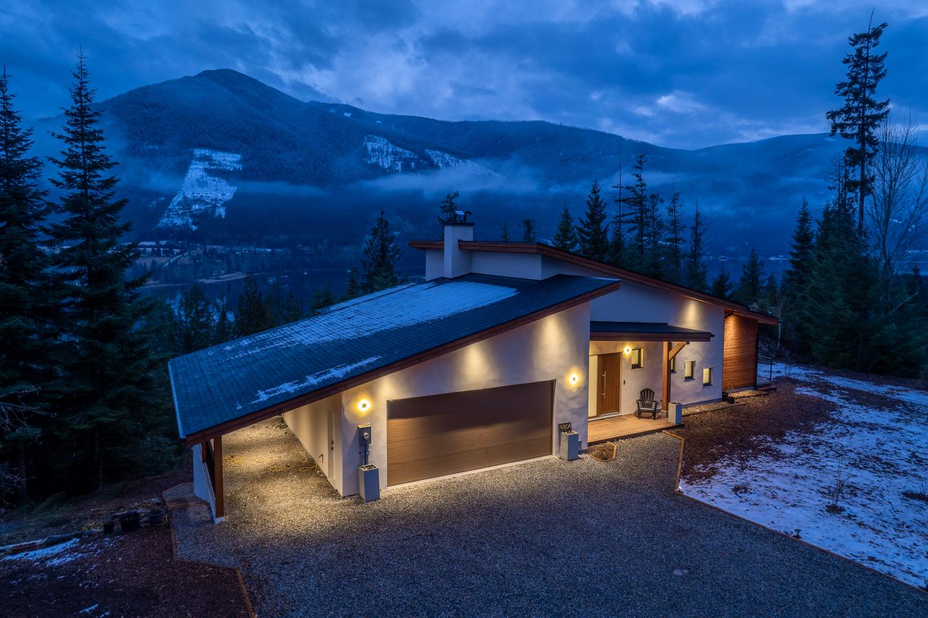 Nelson, BC, V1L 6W6, Canada, 4 Bedrooms Bedrooms, ,4 BathroomsBathrooms,Residential,For Sale,2003651