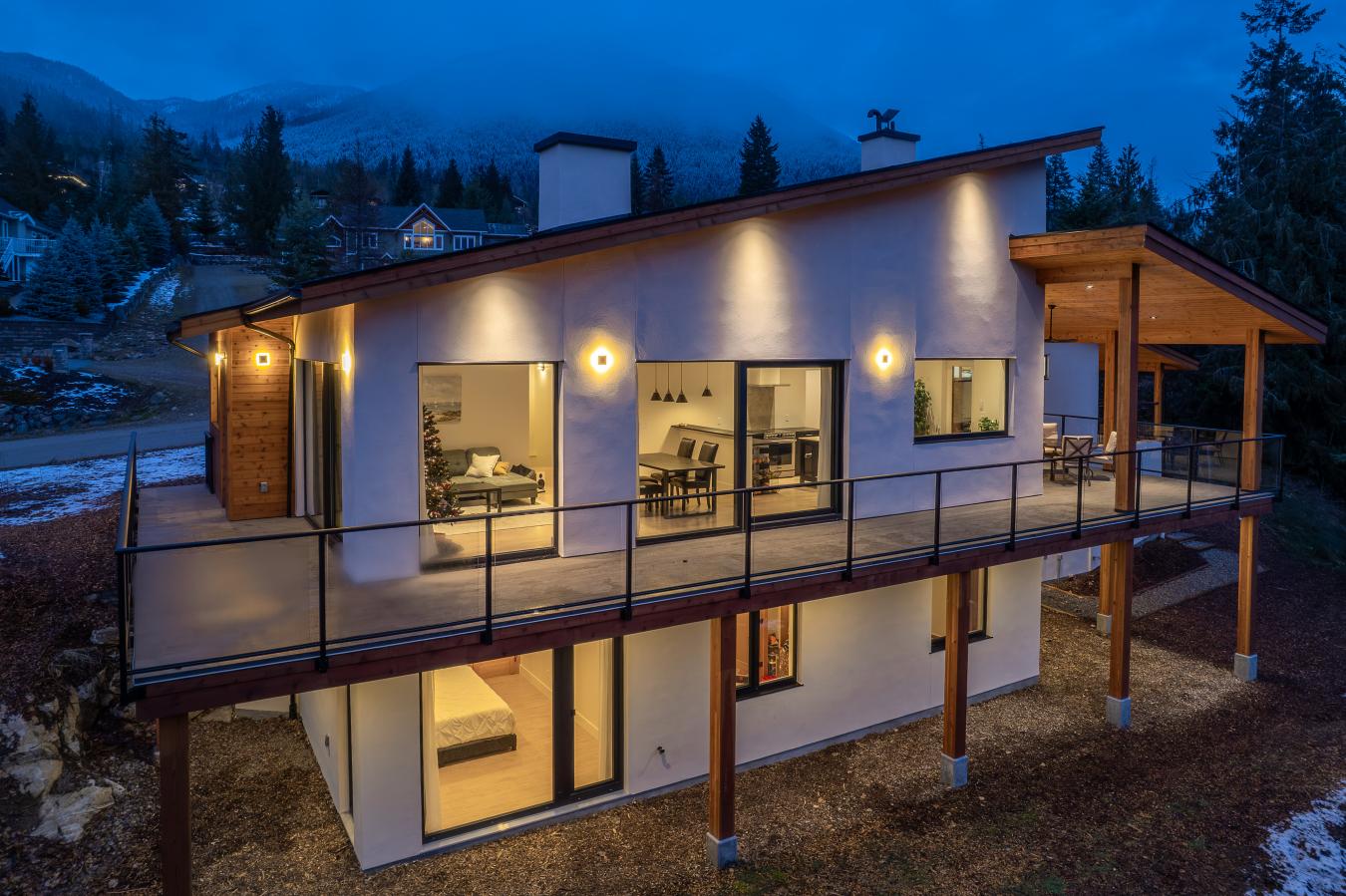 Nelson, BC, V1L 6W6, Canada, 4 Bedrooms Bedrooms, ,4 BathroomsBathrooms,Residential,For Sale,2003651