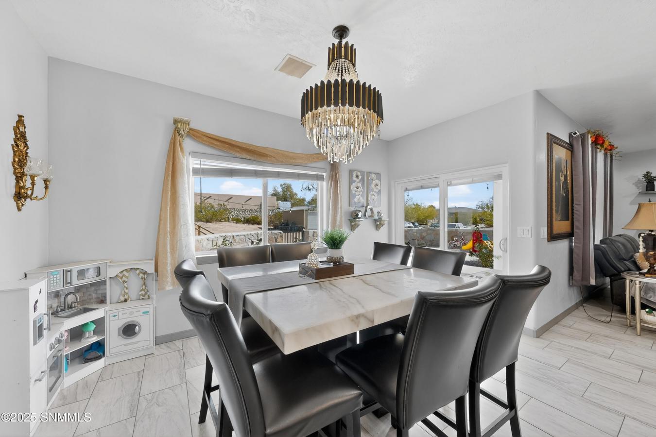 Is there a 3-bed single family residence in Elks Area that combines mo – image 18