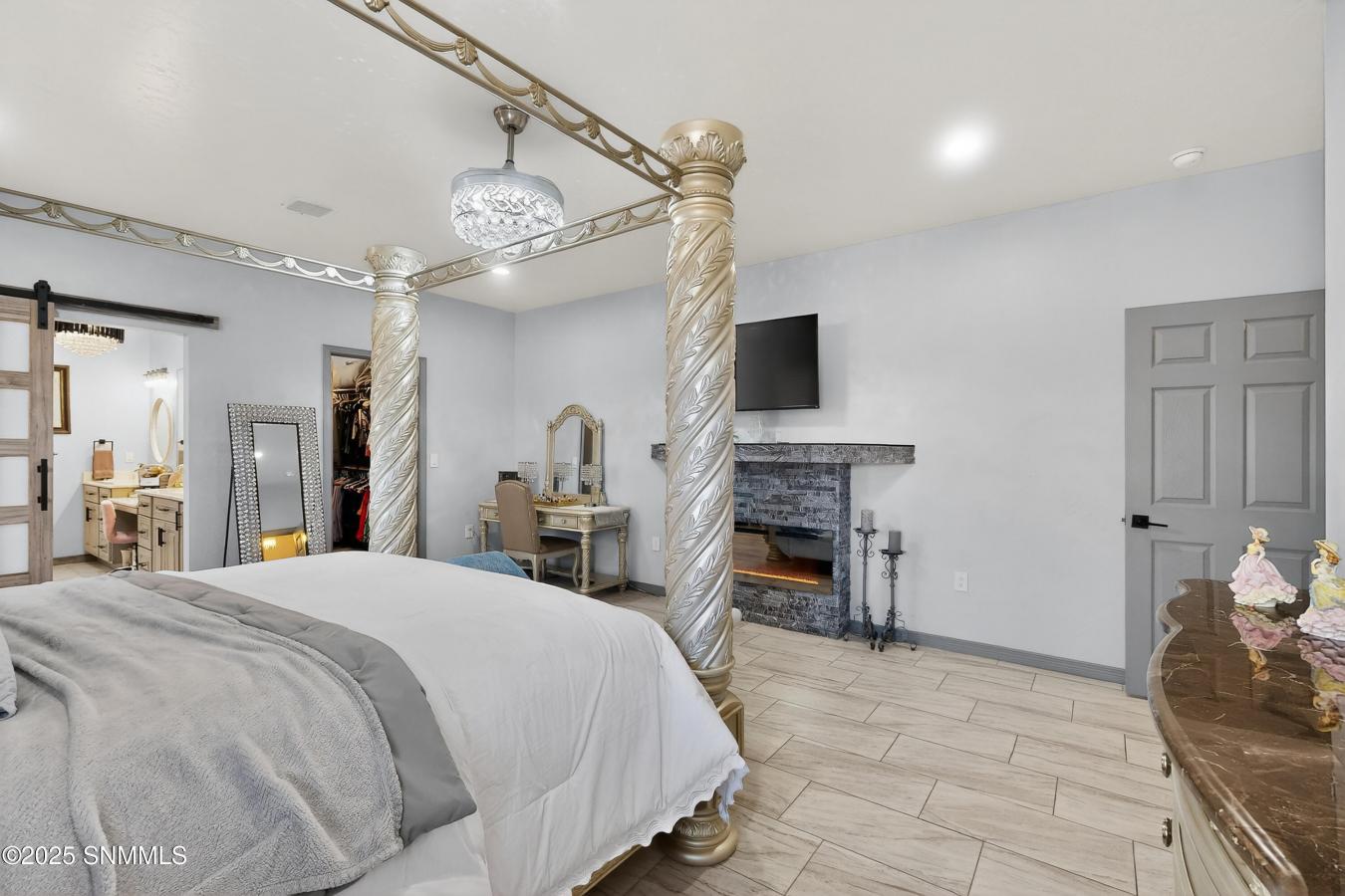 Is there a 3-bed single family residence in Elks Area that combines mo – image 20
