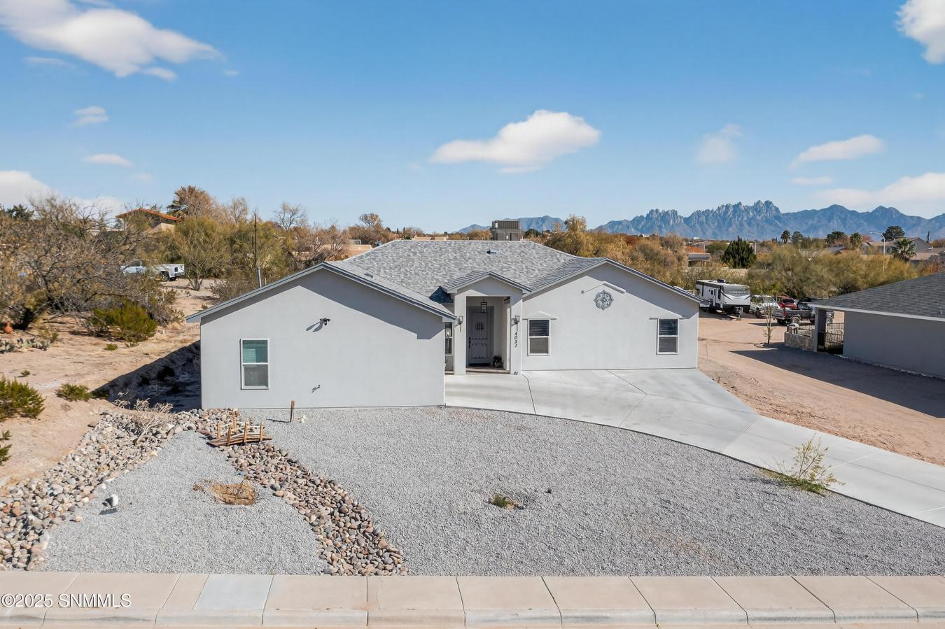 Is there a 3-bed single family residence in Elks Area that combines mo – image 1