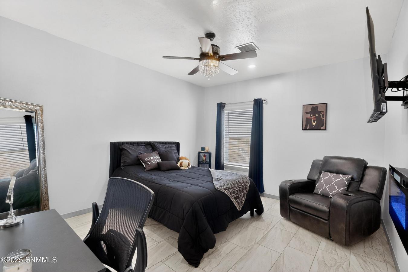 Is there a 3-bed single family residence in Elks Area that combines mo – image 7